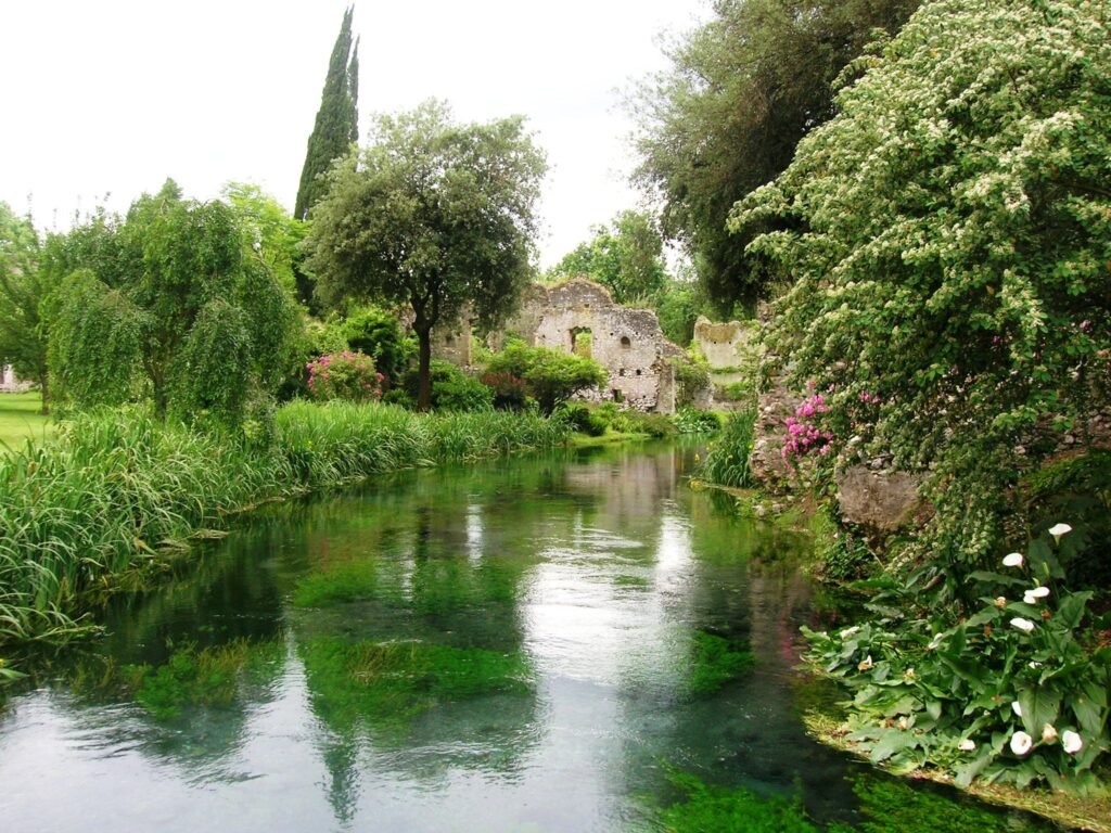 The Ninfa River near the wooden bridge